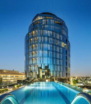 Parkside perfection next to CBD with Free Parking